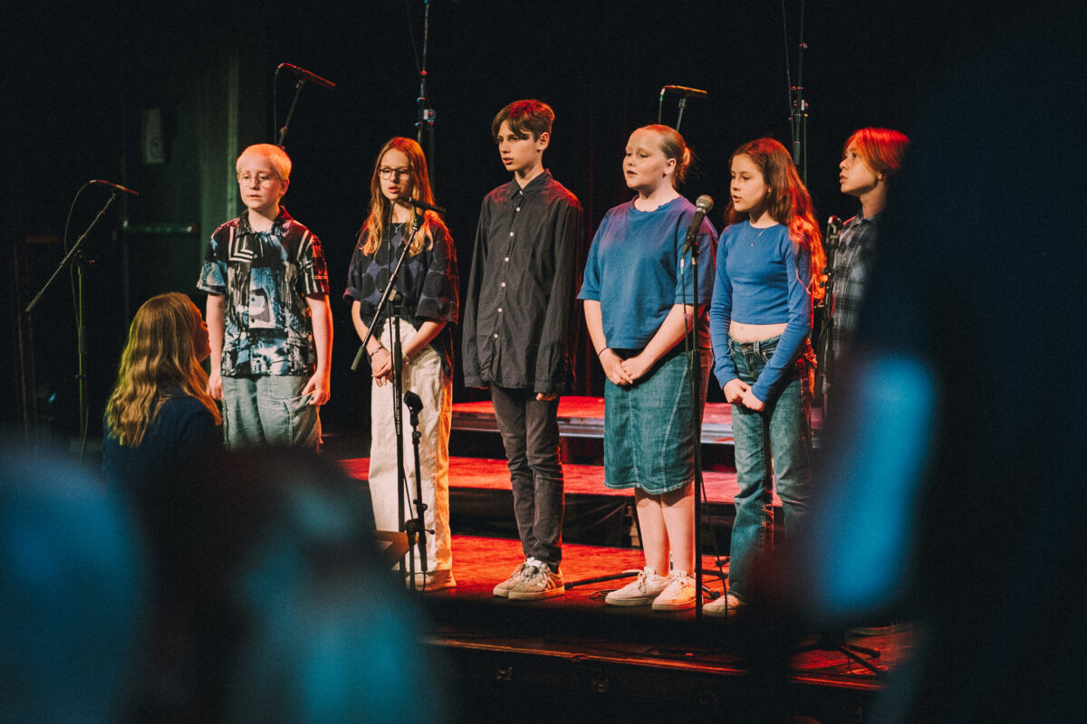 Är du 11-14 år och gillar att sjunga? Anmäl dig till vår kör Stor-Mejjan idag!